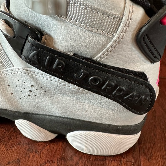 Girls Jordan Basketball Shoes - Picture 14 of 16